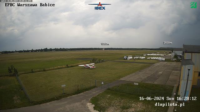 Kamera z lotniska Babice w Warszawie - obraz z drugiej kamery